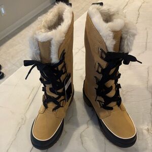 Sorel NWOT suede tan boots